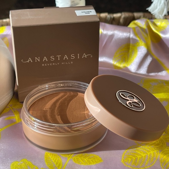 ANASTASIA BEVERLY HILLS Cream Bronzer In Golden Tan - Picture 1 of 10